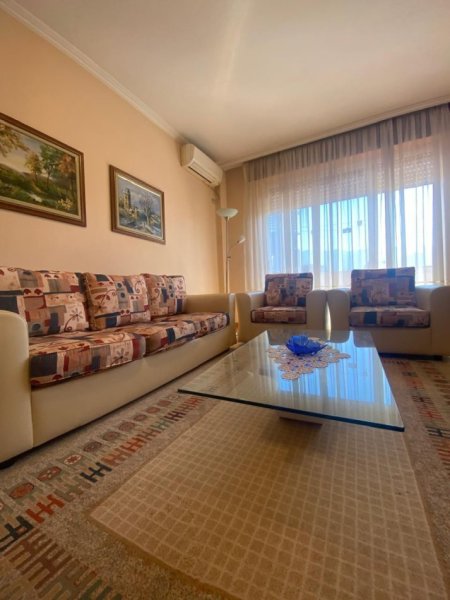 Tirane, jepet me qera apartament 2+1+Ballkon Kati 6, 110 m² (Rruga Islam Alla)