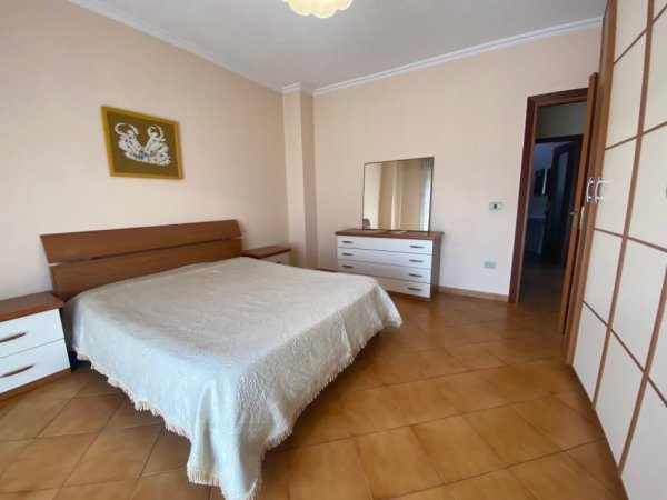 Tirane, jepet me qera apartament 2+1+Ballkon Kati 6, 110 m² (Rruga Islam Alla)