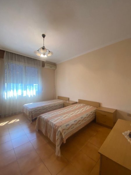 Tirane, jepet me qera apartament 2+1+Ballkon Kati 6, 110 m² (Rruga Islam Alla)