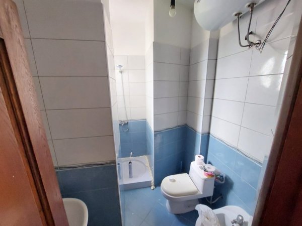 Durres, jap me qera apartament 2+1 Kati 7, 300 € (Prane Gjykates se Rrethit, Durres)