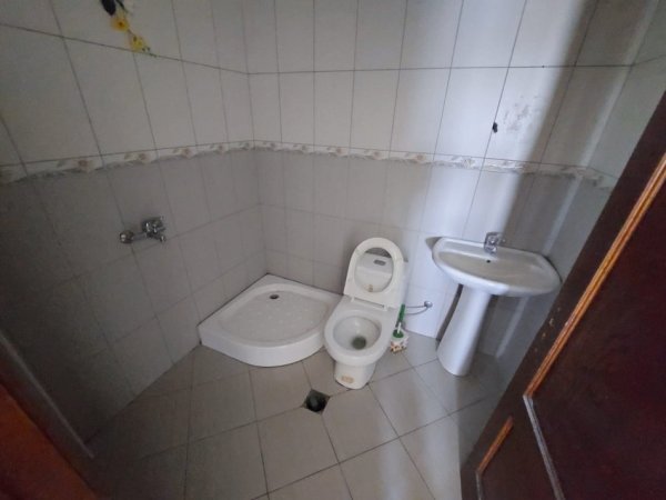 Durres, jap me qera apartament 2+1 Kati 7, 300 € (Prane Gjykates se Rrethit, Durres)