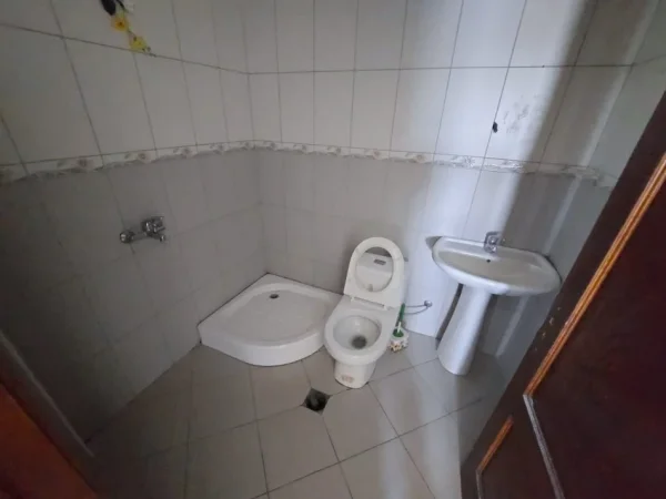 !!Dhene!! Durres, jap me qera apartament 2+1 Kati 7, 300 € (Prane Gjykates se Rrethit, Durres)