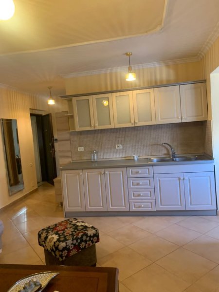 Tirane, jepet me qera apartament 2+1+Ballkon Kati 2, 75 m² 550 € (Myslym shyr , te tregu cam)
