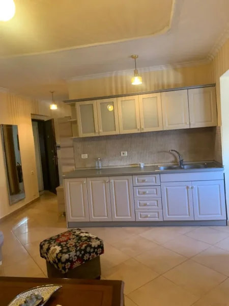 Tirane, jepet me qera apartament 2+1+Ballkon Kati 2, 75 m² 550 € (Myslym shyr , te tregu cam)