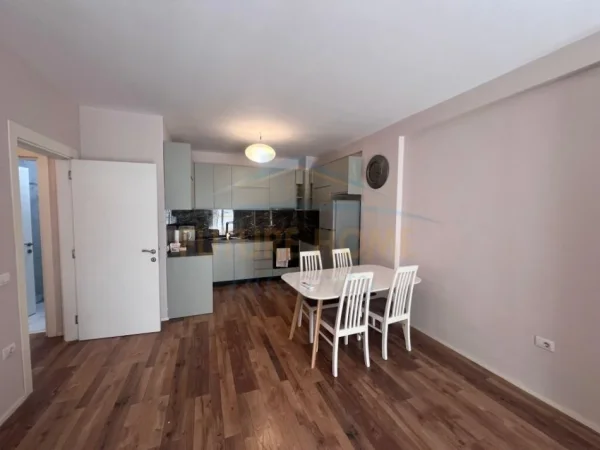 Tirane, jepet me qera apartament 1+1 Kati 4, 70 m² 600 € (Dritan Hoxha)