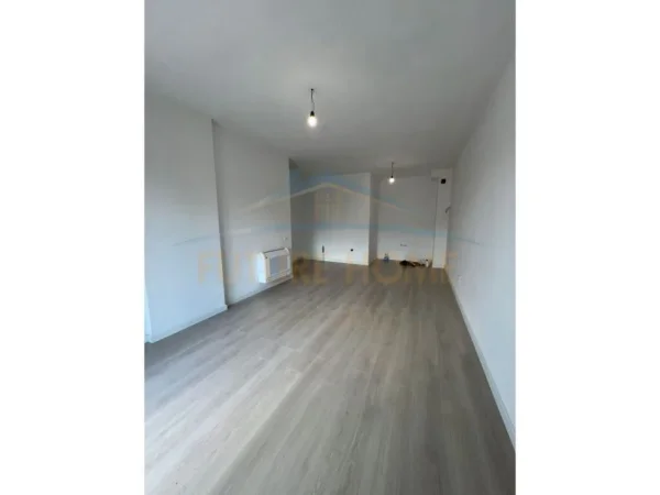 Tirane, jepet me qera apartament 2+1 Kati 1, 93 m² 700 € (Myslym Shyri)