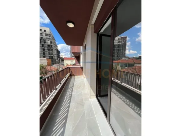 Tirane, jepet me qera apartament 2+1 Kati 1, 93 m² 700 € (Myslym Shyri)