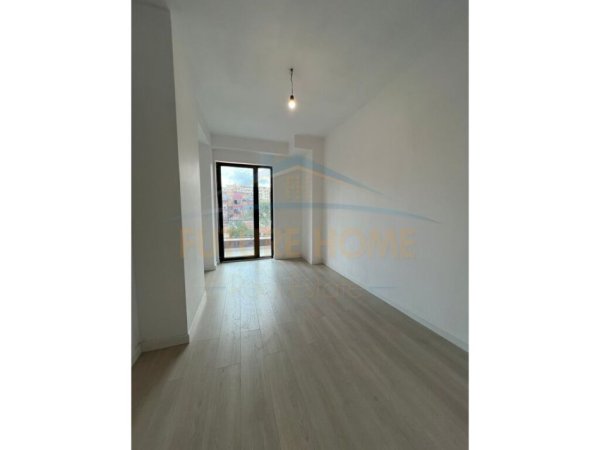 Tirane, jepet me qera apartament 2+1 Kati 1, 93 m² 700 € (Myslym Shyri)