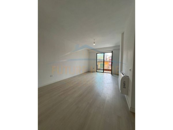 Tirane, jepet me qera apartament 2+1 Kati 1, 93 m² 700 € (Myslym Shyri)