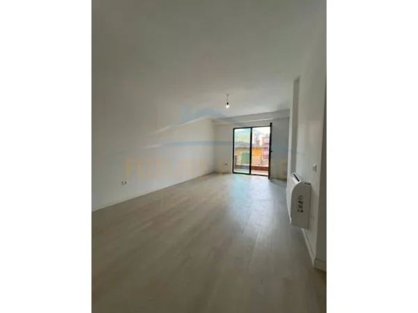 Tirane, jepet me qera apartament 2+1 Kati 1, 93 m² 700 € (Myslym Shyri)