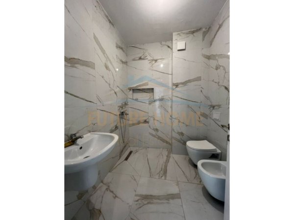 Tirane, jepet me qera apartament 2+1 Kati 1, 93 m² 700 € (Myslym Shyri)