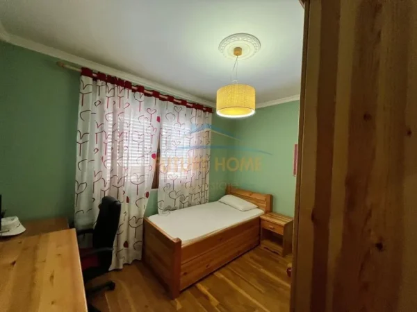 Tirane, jepet me qera 3+1 Kati 9, 210 m² 1.000 € (Rruga e Kavajes)