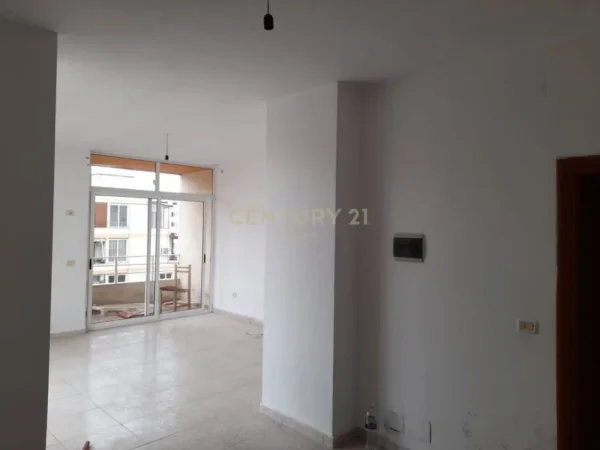 Tirane, shitet apartament 2+1 Kati 8, 95 m² 105.000 € (astir)