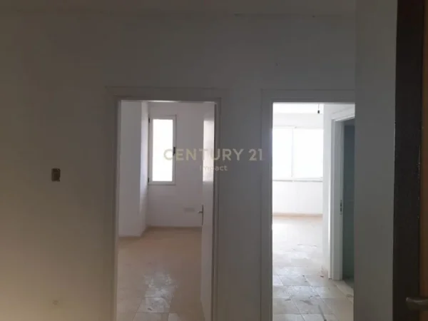 Tirane, shitet apartament 2+1 Kati 8, 95 m² 105.000 € (astir)