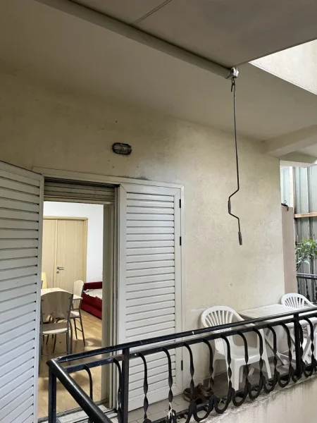 Tirane, jepet me qera apartament 1+1+Ballkon Kati 2, 400 € (Rruga Jorgjia Truja)
