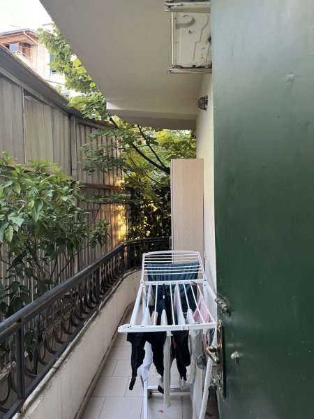 Tirane, jepet me qera apartament 1+1+Ballkon Kati 2, 400 € (Rruga Jorgjia Truja)