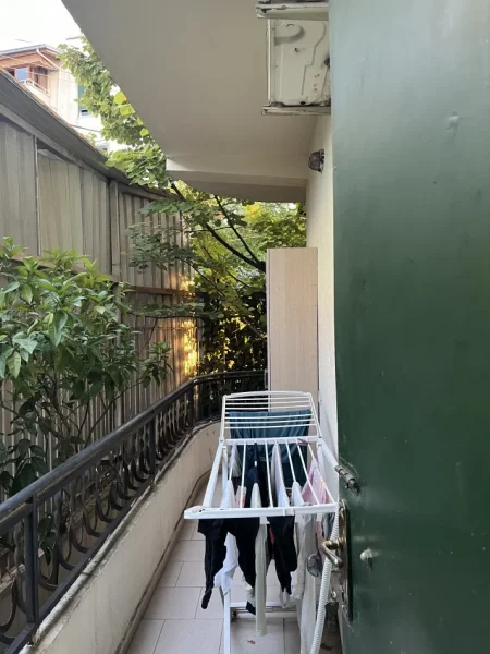 Tirane, jepet me qera apartament 1+1+Ballkon Kati 2, 400 € (Rruga Jorgjia Truja)