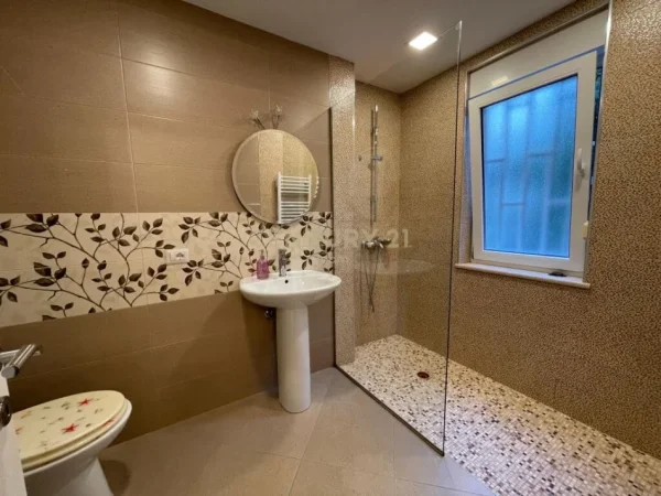Apartament 2+1+2 me qira në Liqen të Thatë, Tiranë - 950€ | 114 m²  Neom100392