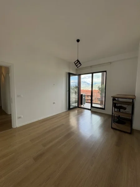 Tirane, jepet me qera ambjent biznesi Kati 18, 160 m² 1.700 € 