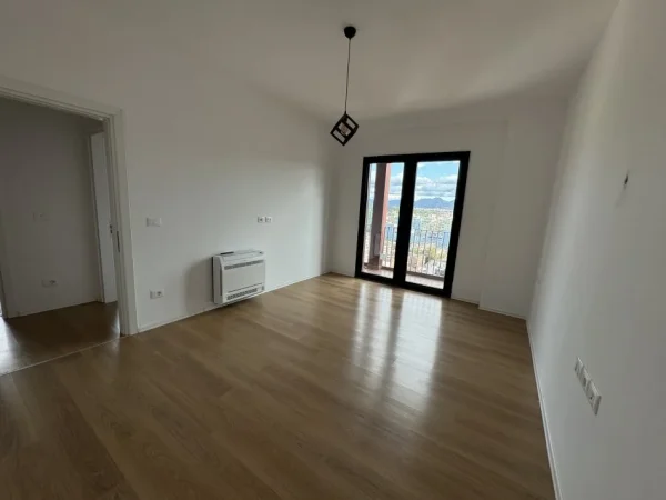 Tirane, jepet me qera ambjent biznesi Kati 18, 160 m² 1.700 € 