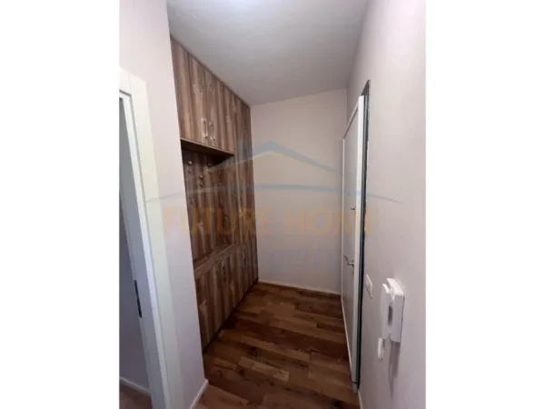 Tirane, jepet me qera apartament 1+1+Ballkon Kati 4, 70 m² 600 € (Rruga Dritan Hoxha)