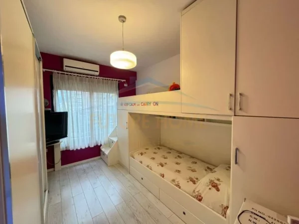 Tirane, shitet apartament 2+1+Ballkon Kati 2, 93 m² 125.000 € (Yzberisht)