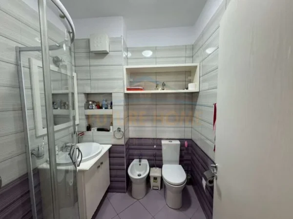 Tirane, shitet apartament 2+1+Ballkon Kati 2, 93 m² 125.000 € (Yzberisht)