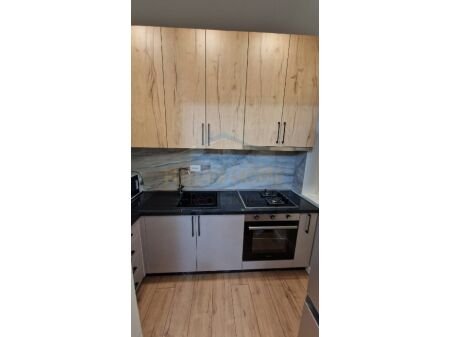 Tirane, jepet me qera apartament 1+1 Kati 3, 57 m² 550 € (Xhamllik, Tiranë AREA44464)