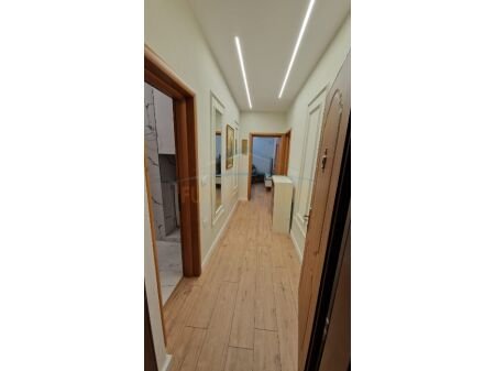 Tirane, jepet me qera apartament 1+1 Kati 3, 57 m² 550 € (Xhamllik, Tiranë AREA44464)