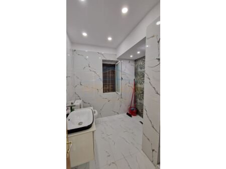 Tirane, jepet me qera apartament 1+1 Kati 3, 57 m² 550 € (Xhamllik, Tiranë AREA44464)