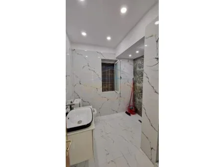 Tirane, jepet me qera apartament 1+1 Kati 3, 57 m² 550 € (Xhamllik, Tiranë AREA44464)