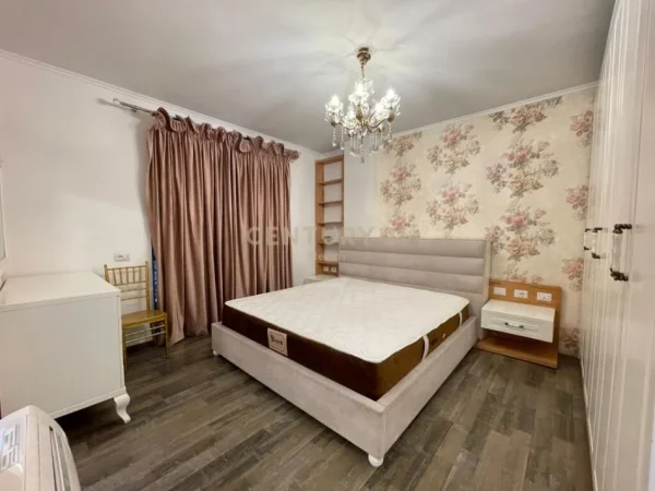 Tirane, jepet me qera apartament 2+1 Kati 1, 114 m² 950 € (liqeni i thate)
