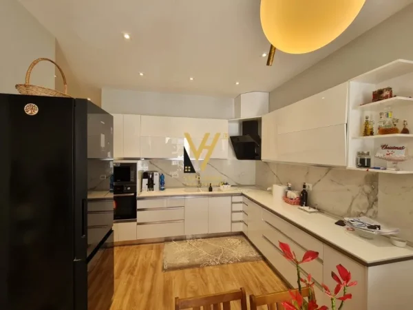 Tirane, shitet apartament 3+1+Ballkon Kati 1, 166 m² 450.000 € (TEG)
