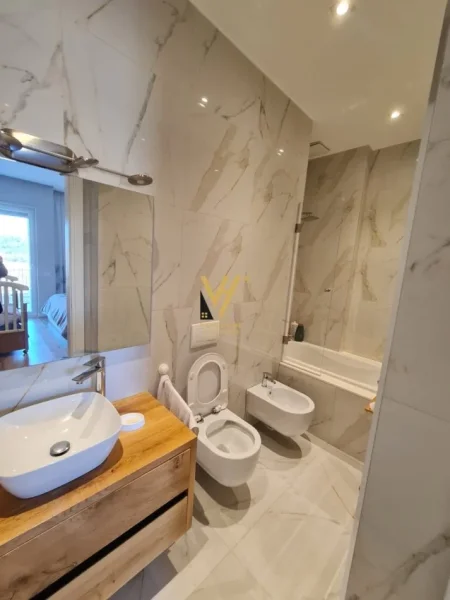 Tirane, shitet apartament 3+1+Ballkon Kati 1, 166 m² 450.000 € (TEG)