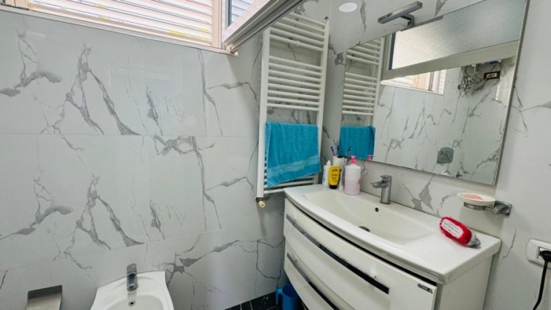 Tirane, shitet shtepi Dublex Kati 2, 550 m² 160.000 € (Kamez)