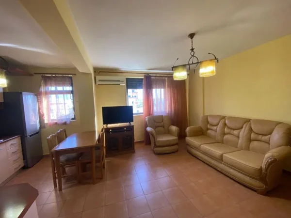 Tirane, jepet me qera apartament 1+1+Ballkon Kati 6, 75 m² 500 € (NDRE MJEDA)