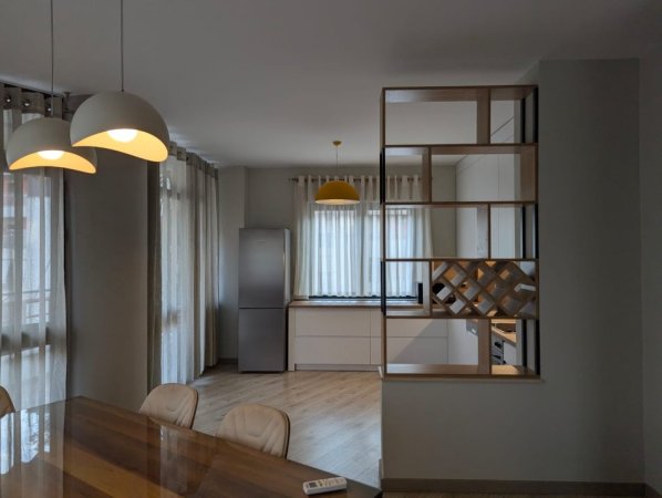 Tirane, jepet me qera apartament 3+1+3, 170.78 m2 , 2300 €uro/muaj (Rruga SAMI FRASHERI,TIRANE)