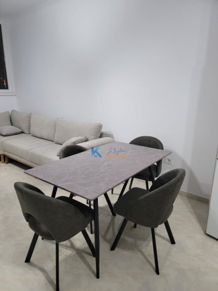 Tirane, jap me qera apartament 2+1+Ballkon Kati 3, 94 m² 500 € (perballe spitalit Amerikan 3)