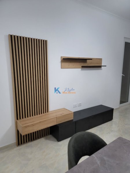 Tirane, jap me qera apartament 2+1+Ballkon Kati 3, 94 m² 500 € (perballe spitalit Amerikan 3)