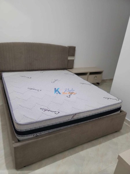 Tirane, jap me qera apartament 2+1+Ballkon Kati 3, 94 m² 500 € (perballe spitalit Amerikan 3)