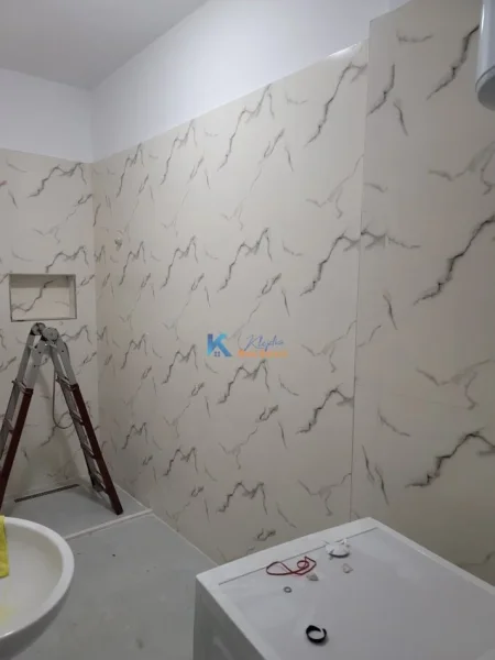 Tirane, jap me qera apartament 2+1+Ballkon Kati 3, 94 m² 500 € (perballe spitalit Amerikan 3)
