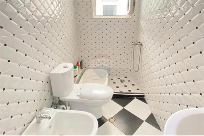 Tirane, jepet me qera apartament 2+1 Kati 5, 103 m² 800 € (LIqeni i Thate)