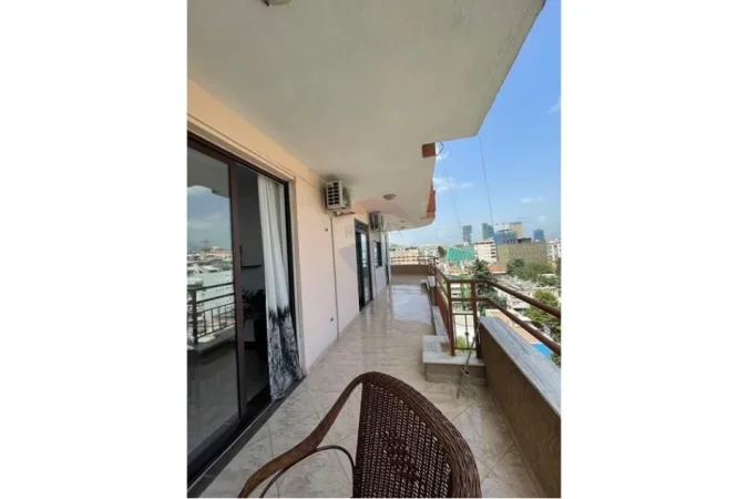 Tirane, jepet me qera apartament 2+1+Aneks+Ballkon Kati 8, 145 m² 800 € (Bllok - Libri Universitar)