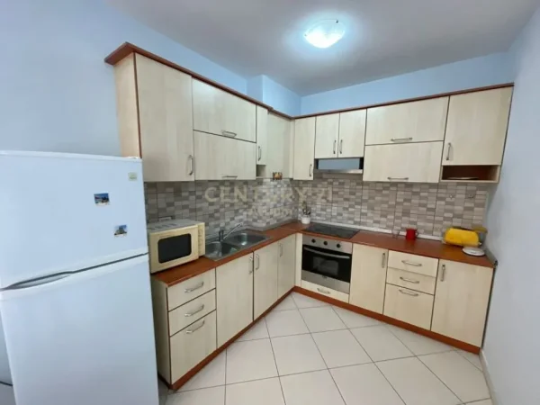 Tirane, jepet me qera apartament 2+1 Kati 8, 111 m² 800 € (rruga e barrikadave)