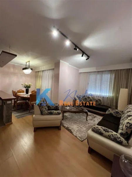 Tirane, jap me qera apartament 2+1+Ballkon Kati 8, 120 m² 600 € (Astir)