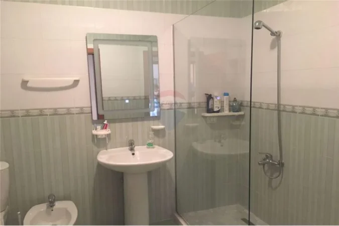 Tirane, jepet me qera 1+1+Ballkon Kati 8, 70 m² 550 € (Medar Shtylla)