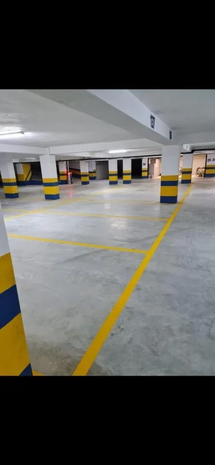 Tirane, jepet me qera garazh Kati -2, 70 m² 600 € (Komuna e Parisit)