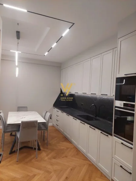 Tirane, jepet me qera apartament 3+1+Ballkon Kati 5, 157 m² 2.500 € (RRUGA E KOSOVAREVE)