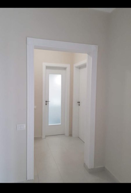 Tirane, jepet me qera ambjent biznesi Kati 0, 275 m² 900 € (rruga fuat toptani)