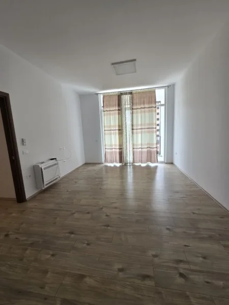 Tirane, jepet me qera zyre Kati 3, 100 m² 700 € (Rruga Sali Butka,Tirane)